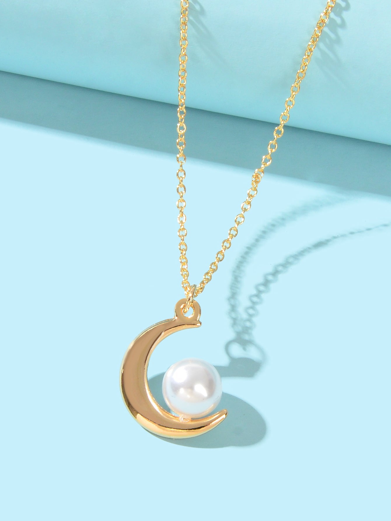 Elegant Imitation Pearl Decor Gold Chain Moon Pendant Necklace Dinner Jewellery-2