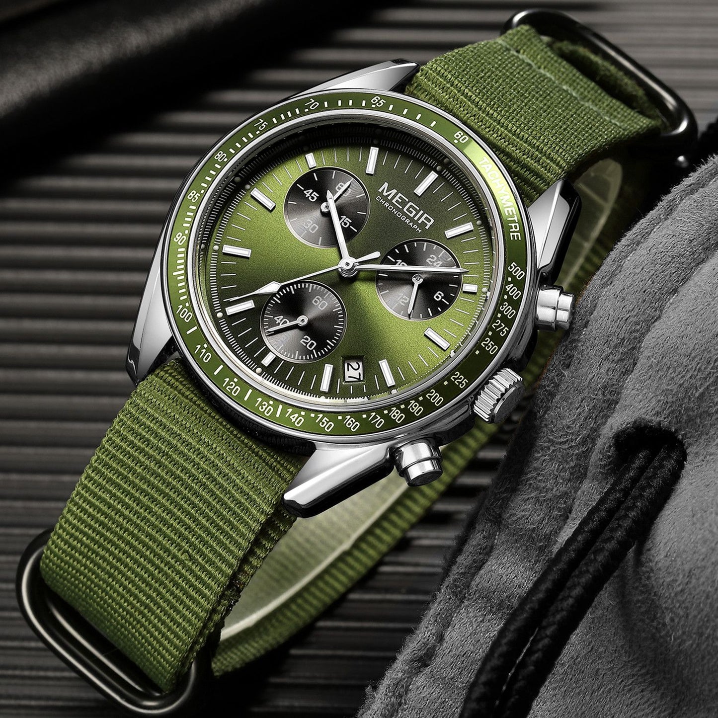 MEGIR Fashion Brand Men Wristwatches Military Sport Watches Canvas Strap Waterproof Chronograph Clock Gift for Men Montre Homme 2247-8
