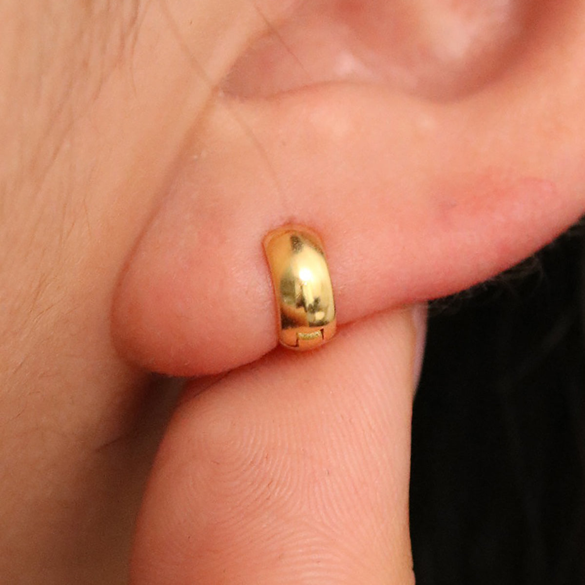 Simple Bold Huggie Earrings-3