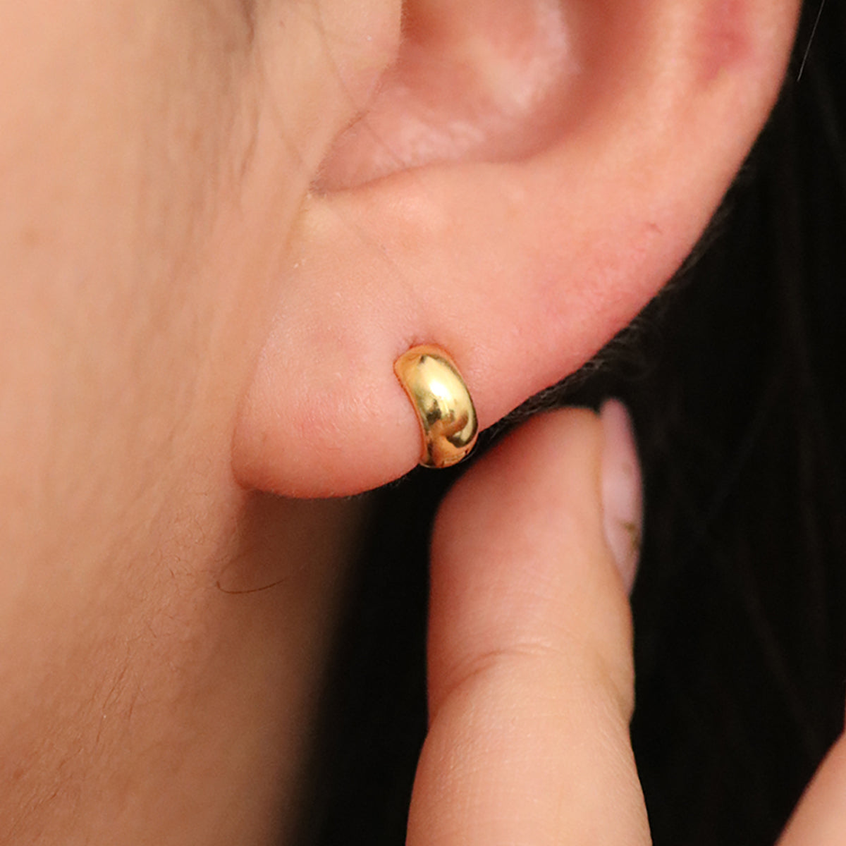 Simple Bold Huggie Earrings-1
