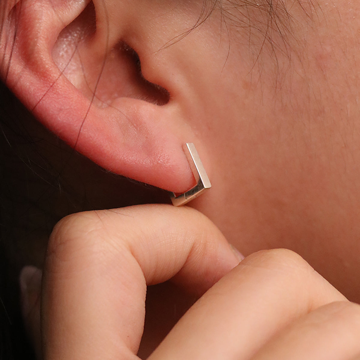 Block Square Huggie earrings-4