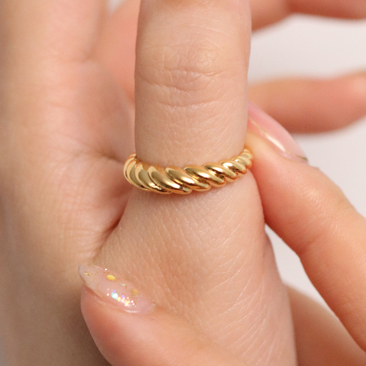 Oval Shaped Screw Band Ring-2