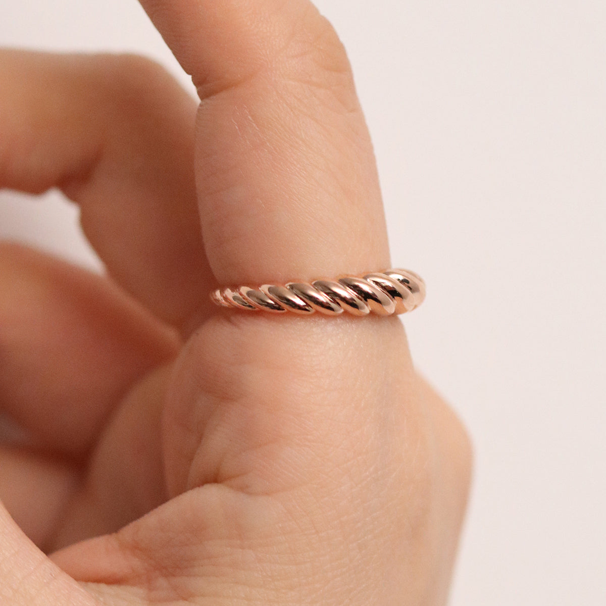 Oval Shaped Screw Band Ring-3