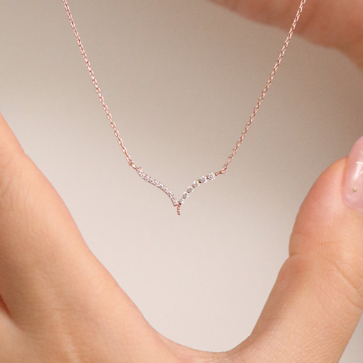 V-shape cubic necklace-3