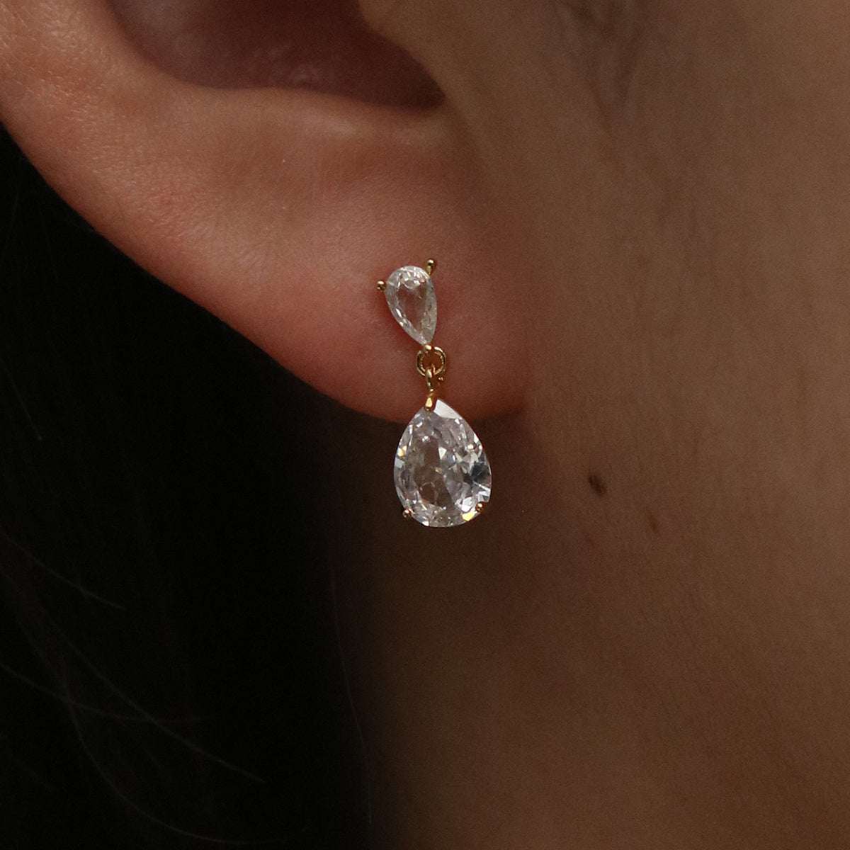 Tear drop dangle earrings-1