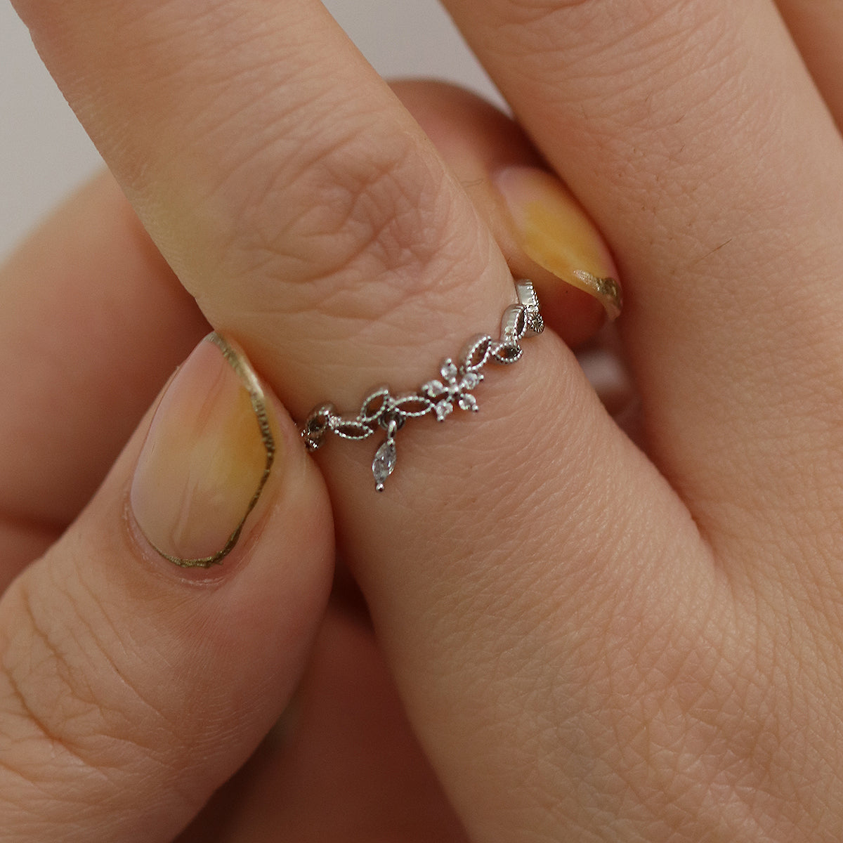 Flower dangle vine ring-2