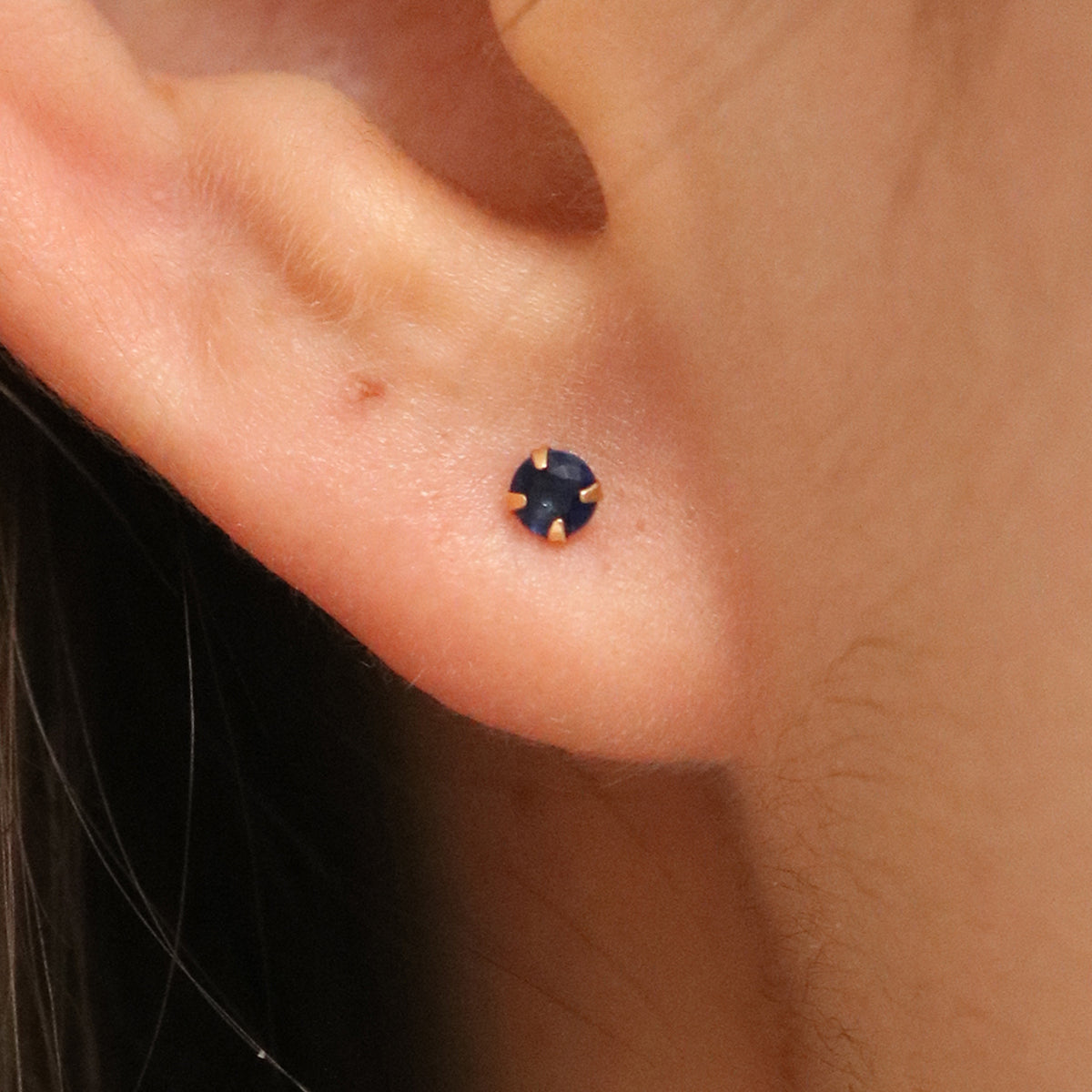 Sapphire 3mm studs-1